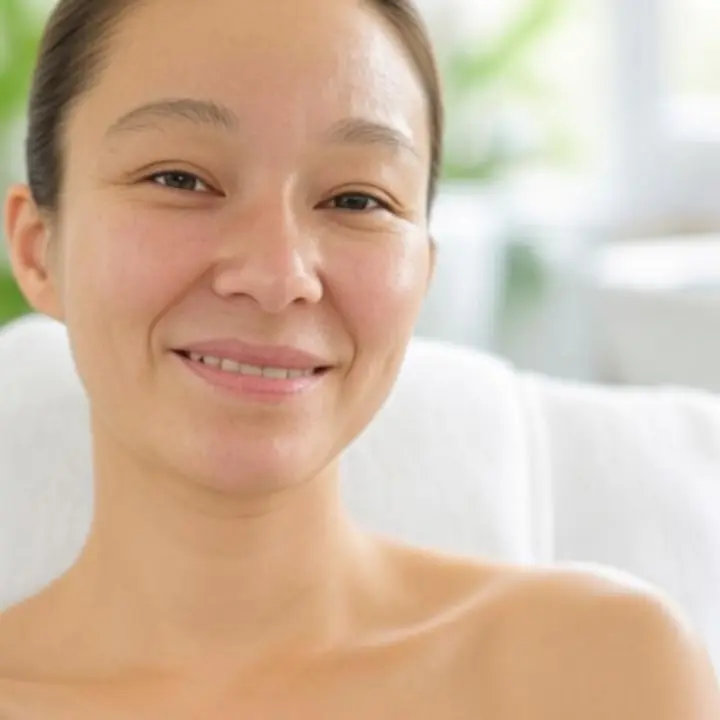 Efekty przed i po serii profesjonalnych zabiegów na twarz w PieknoStudiio